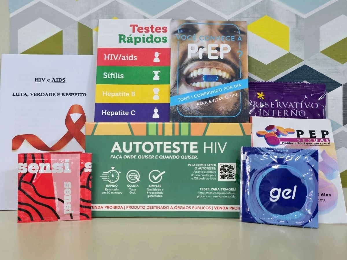 Carnaval na Baixada Santista tem distribuição de preservativos e autotestes de HIV