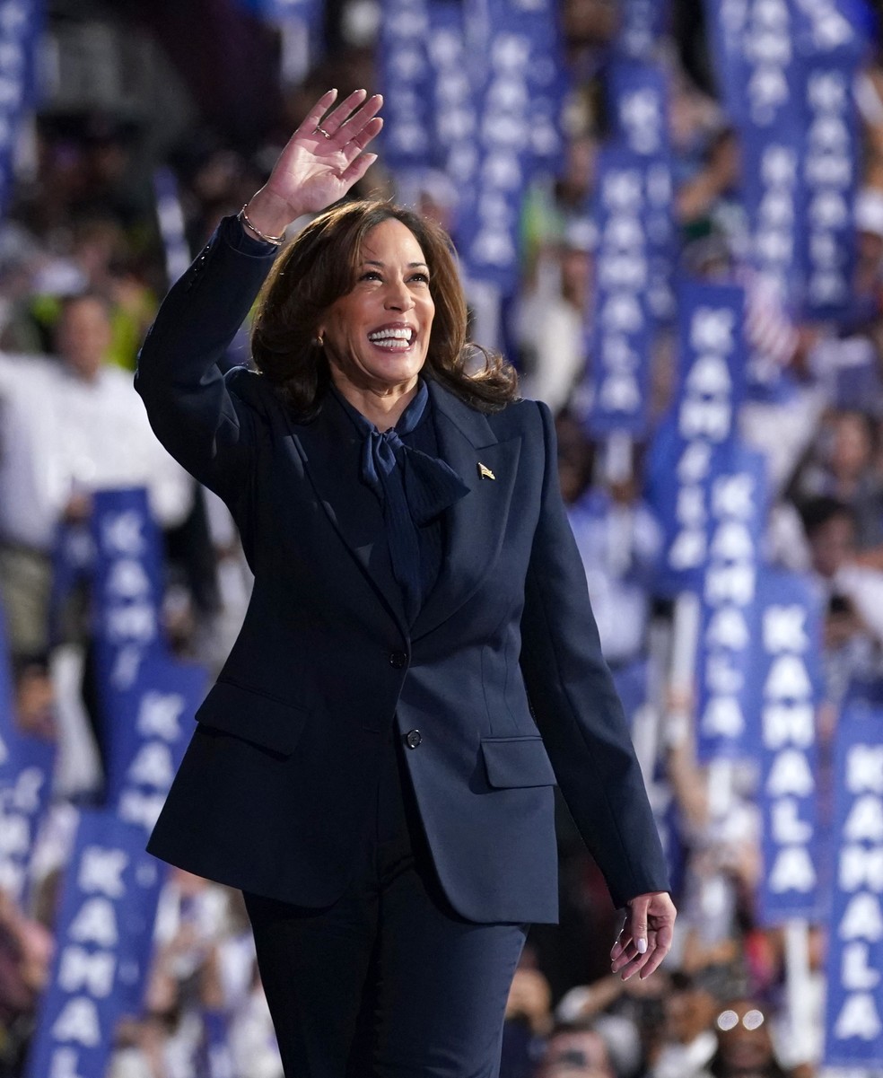 Kamala Harris discursa na convenção democrata — Foto: Kevin Lamarque/Reuters