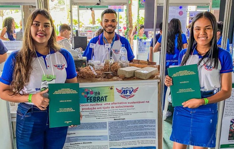 Estudantes apresentando projeto em Minas Gerais — Foto: Arquivo pessoal