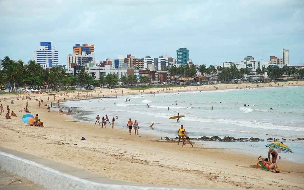 Dois trechos de praias estão impróprios para banho na Paraíba