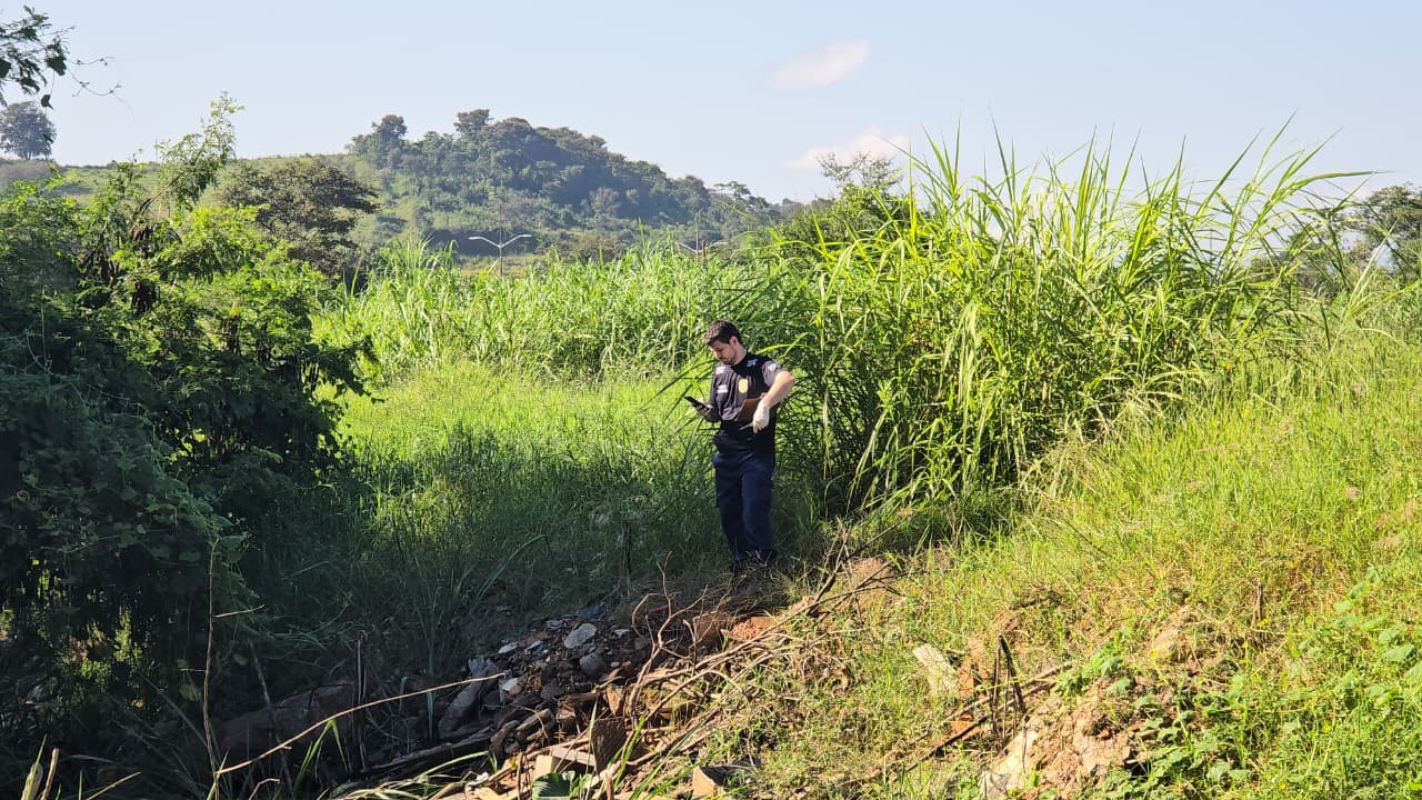 Corpo carbonizado é encontrado às margens do Rio Mandu, em Pouso Alegre, MG