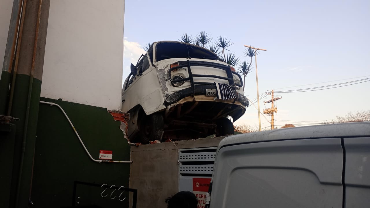 Motorista de Kombi desgovernada que atropelou trabalhadores é preso em Itu; vídeo