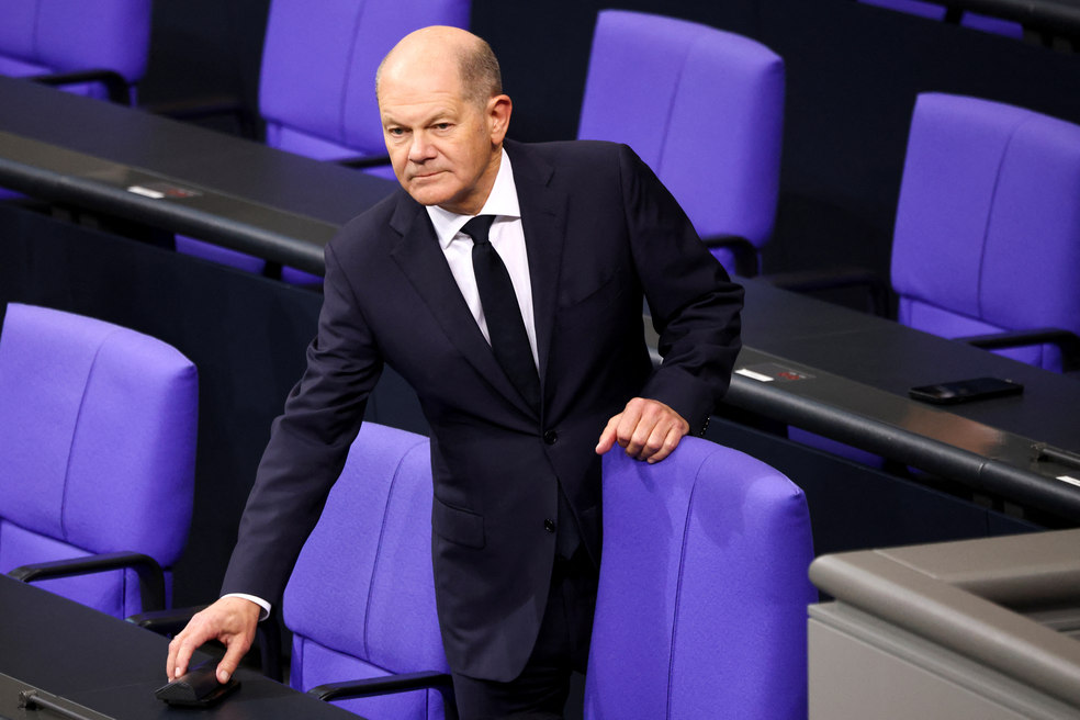 O chanceler alemão, Olaf Scholz, no Parlamento alemão, em 7 de novembro de 2024. — Foto: Liesa Johannssen/ Reuters