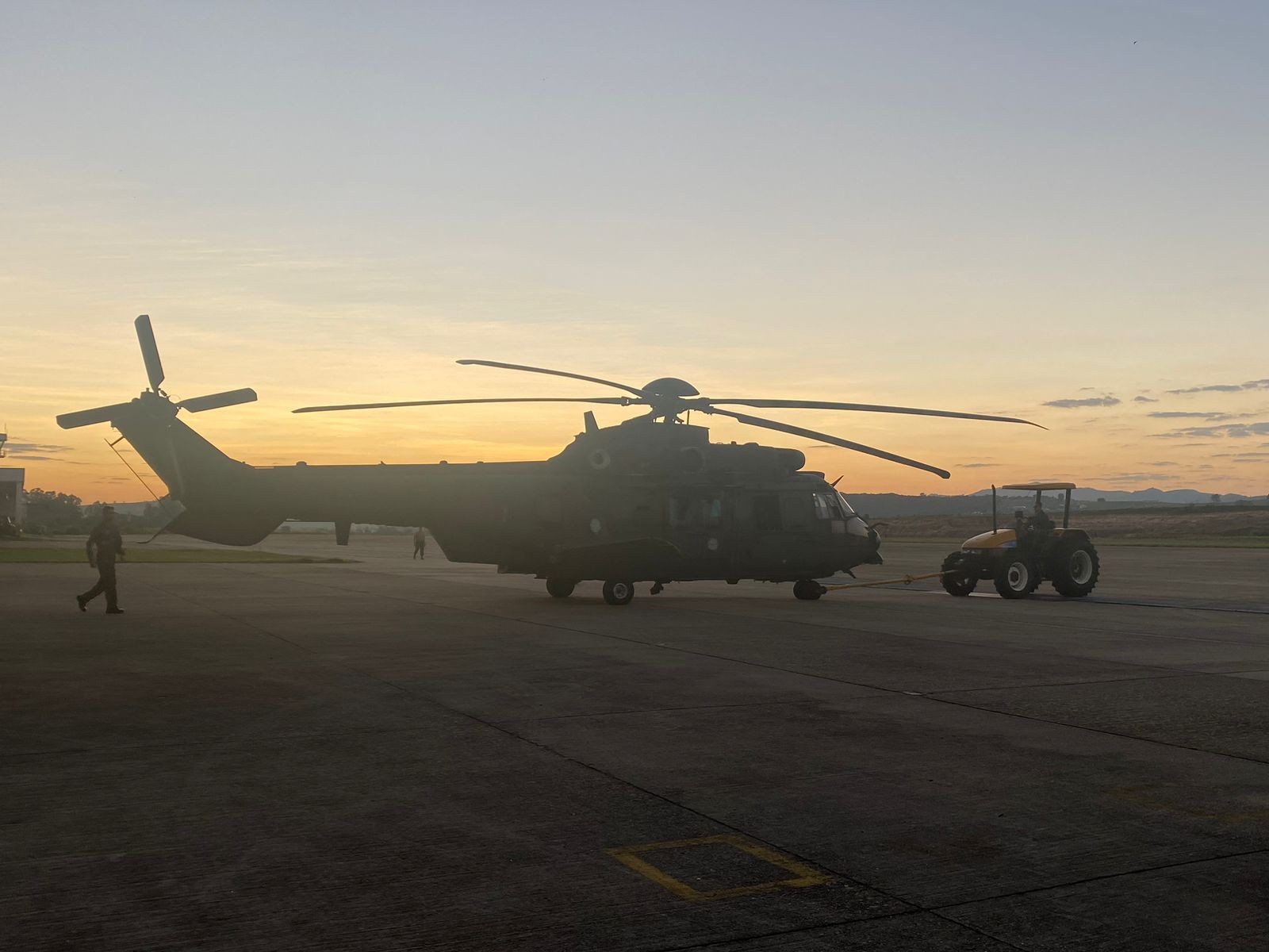 Cavex de Taubaté envia mais três helicópteros para operação de resgate de vítimas da chuva no RS