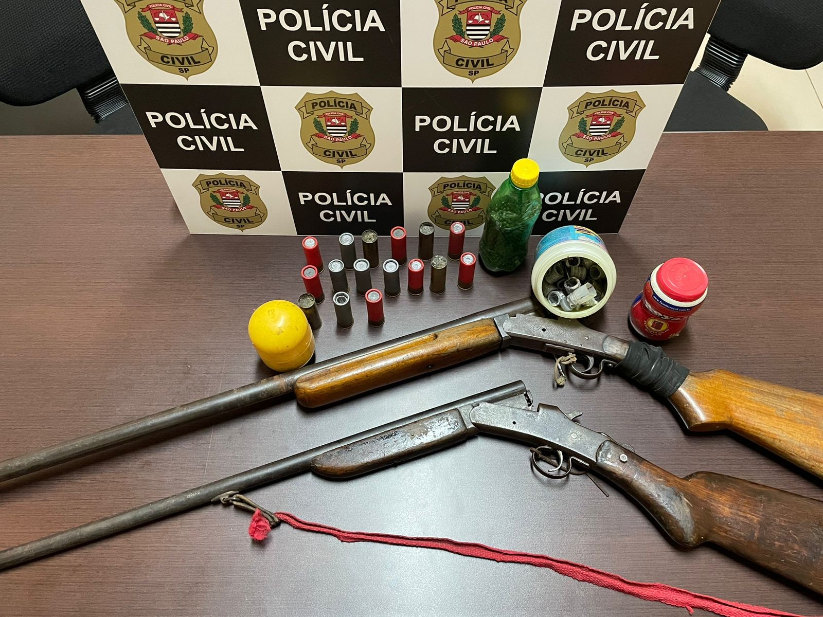 Polícia Civil apreende armas de fogo e munições em fazenda no Bairro Cascata, em Rinópolis