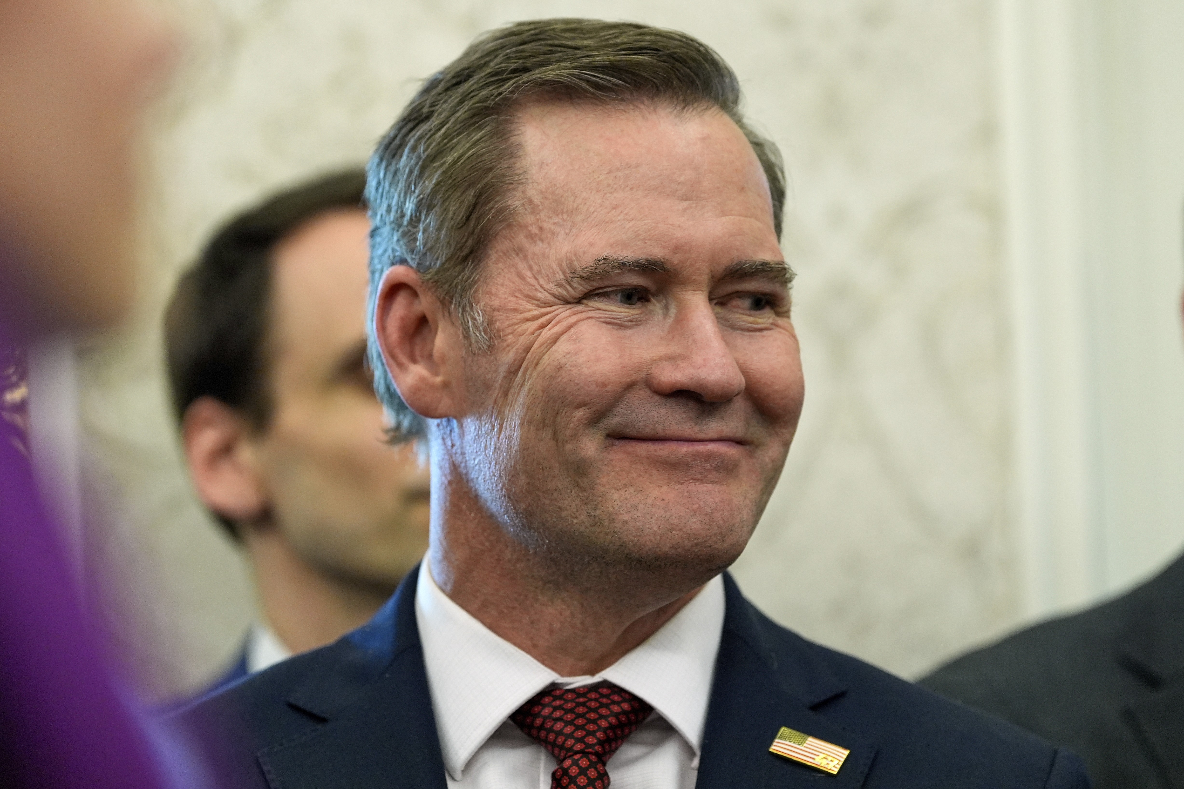 Trump tira do cargo conselheiro que adicionou repórter em grupo secreto que discutia planos de guerra