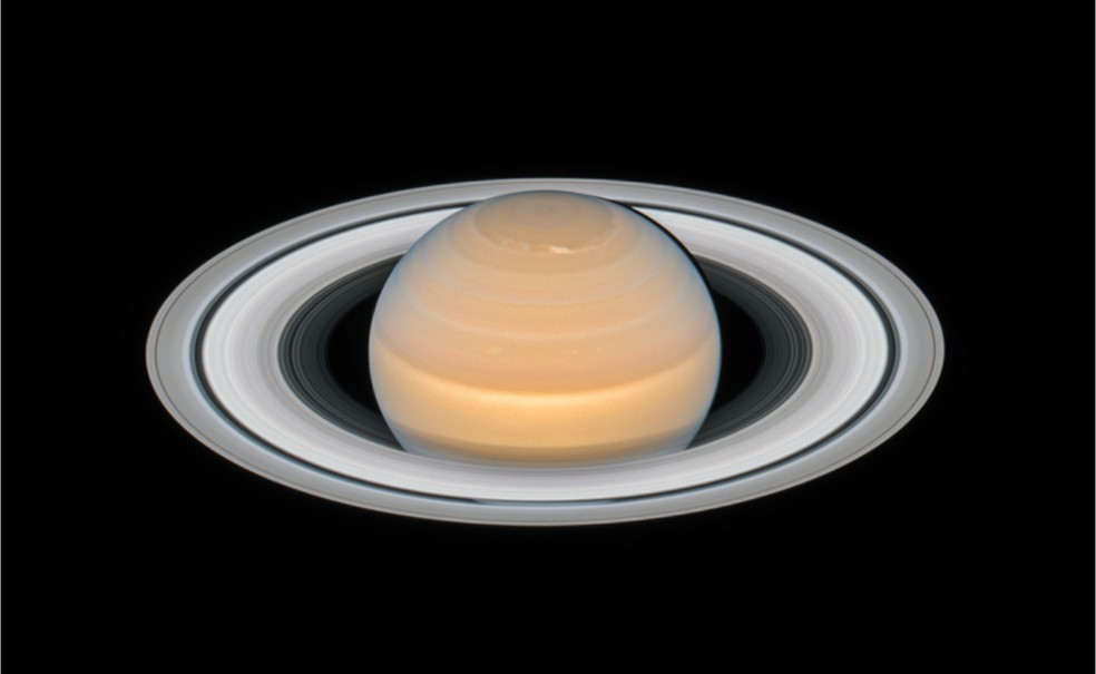 Imagem de Saturno captada pela Nasa em 2018 mostra tempestade atmosférica no polo norte do planeta. — Foto: NASA / ESA /Amy Simon e time OPAL / J. DePasquale (STScI)