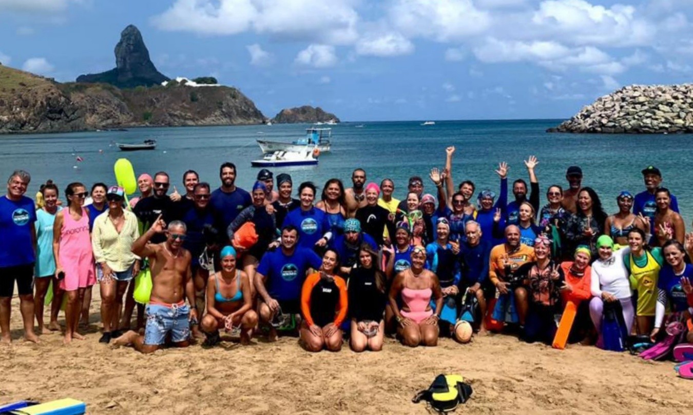 Travessia de natação celebra aniversário de Fernando de Noronha
