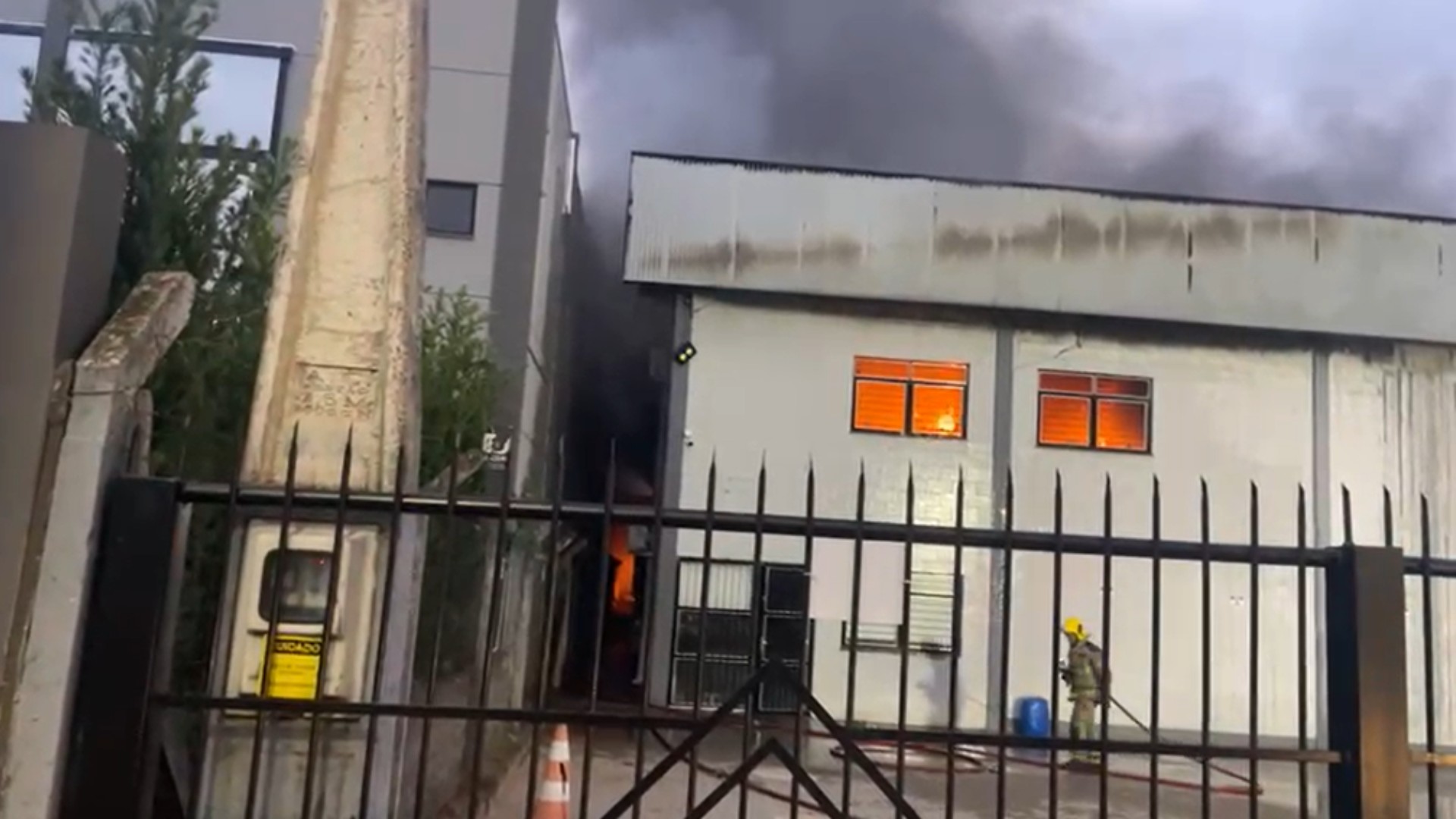 Incêndio atinge fábrica de couro em Estância Velha