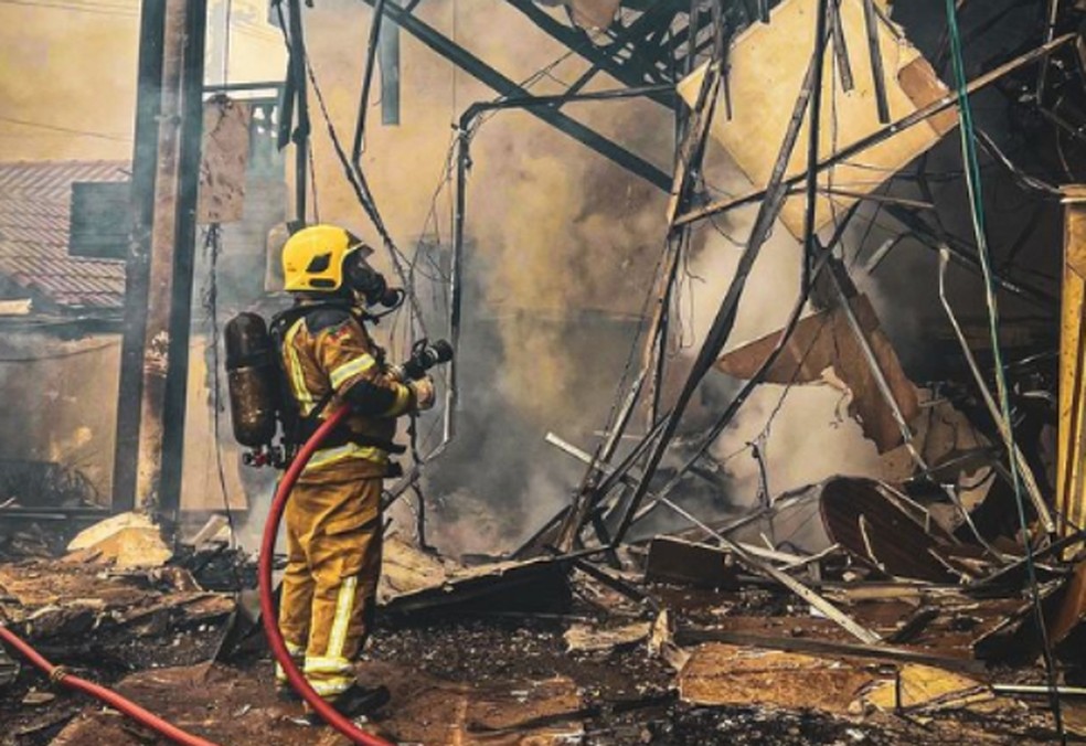 Bombeiros controlam incêndio após queda de avião em Gramado — Foto: Corpo de Bombeiros do Rio Grande do Sul/Reprodução