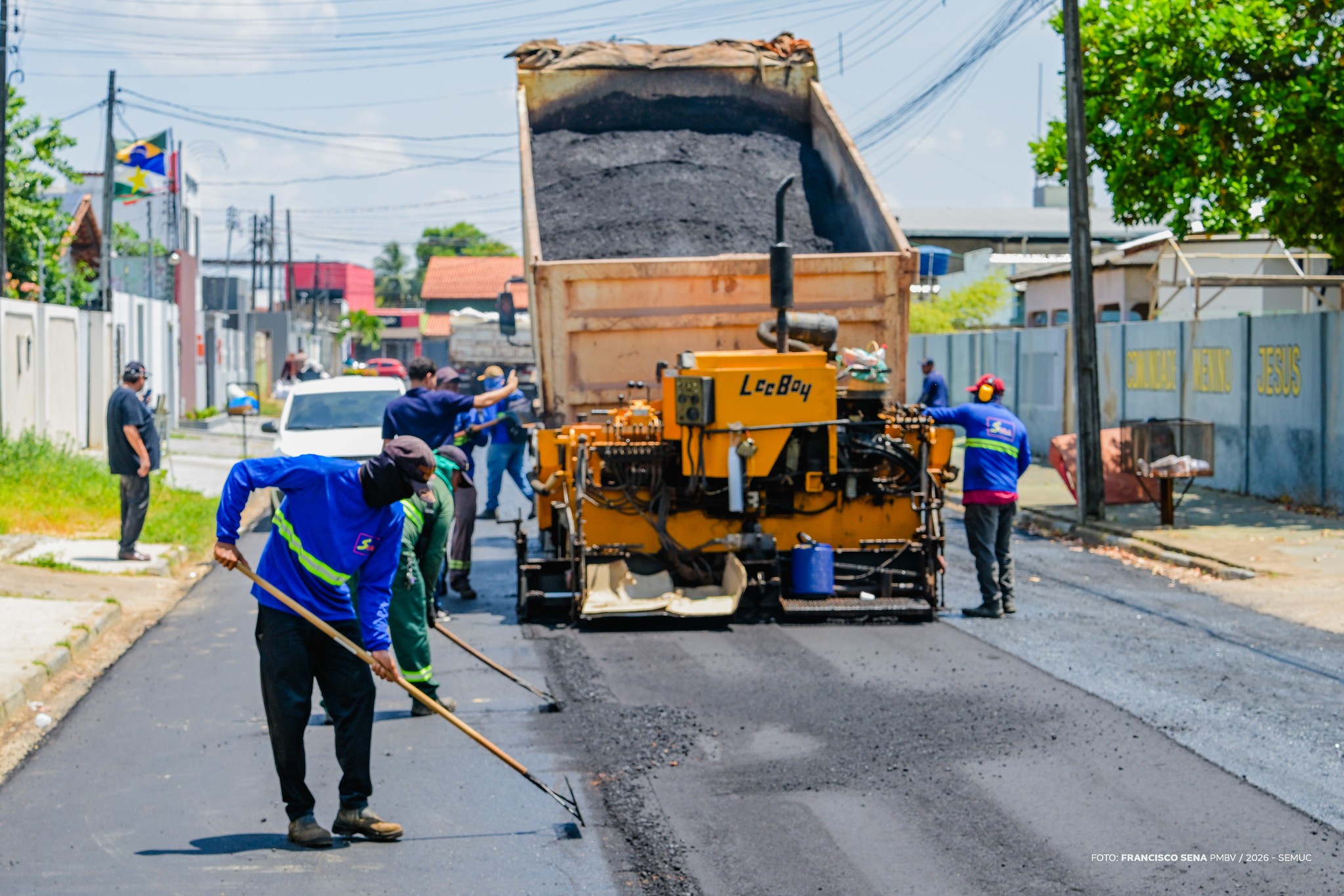 Prefeitura executa obras de recapeamento em 45 trechos no bairro Mecejana