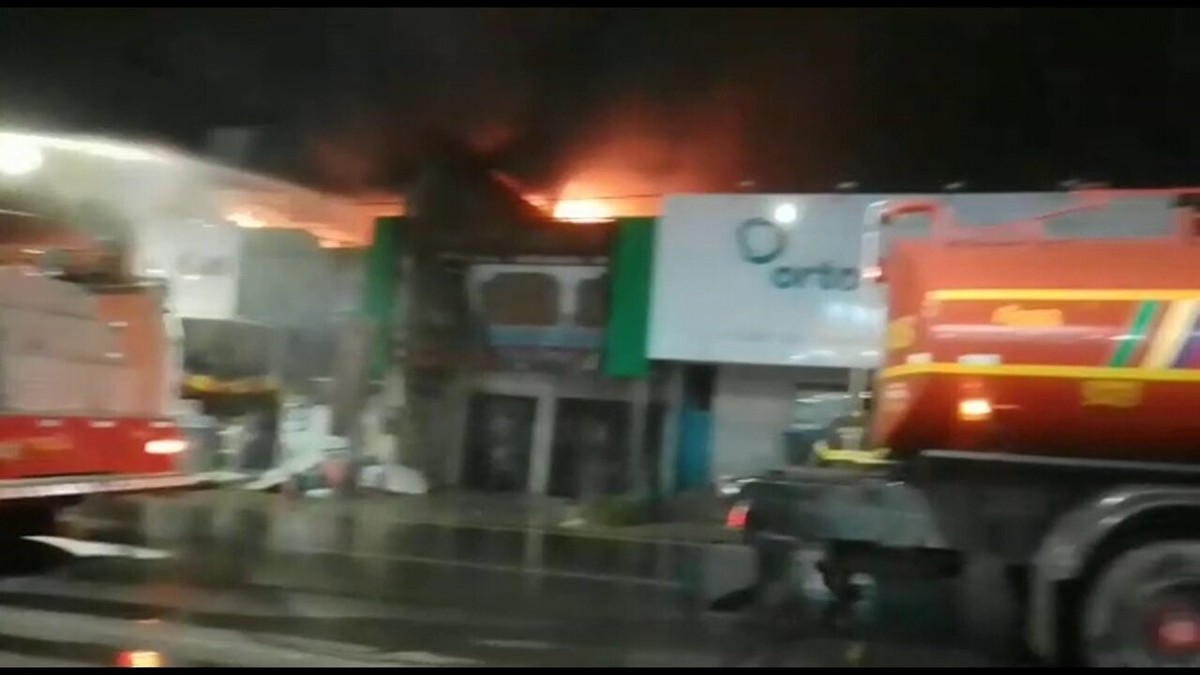 Produtos explodiram e foram arremessados durante incêndio em supermercado;  VÍDEO, Tocantins