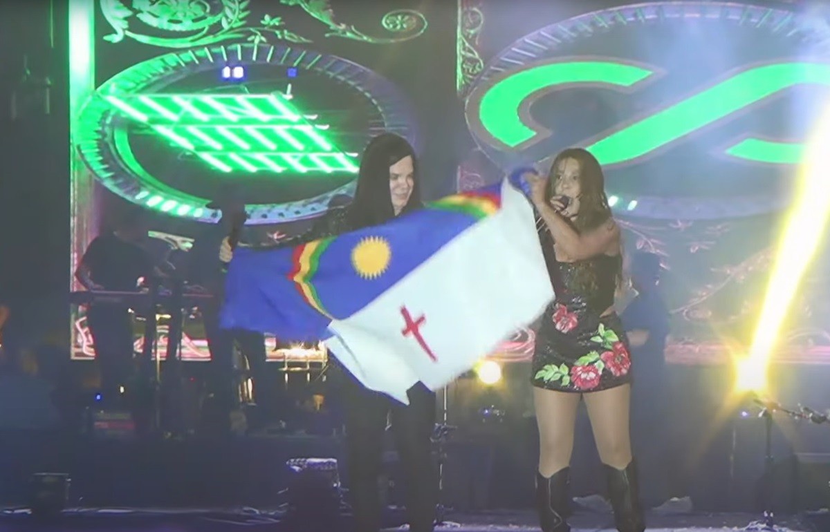 Cantora confunde bandeira de Pernambuco