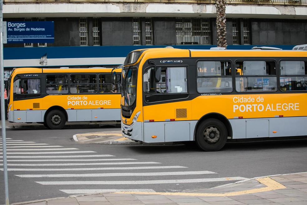 Novas linhas de ônibus começam a circular sem cobrador em Porto Alegre, Rio Grande do Sul