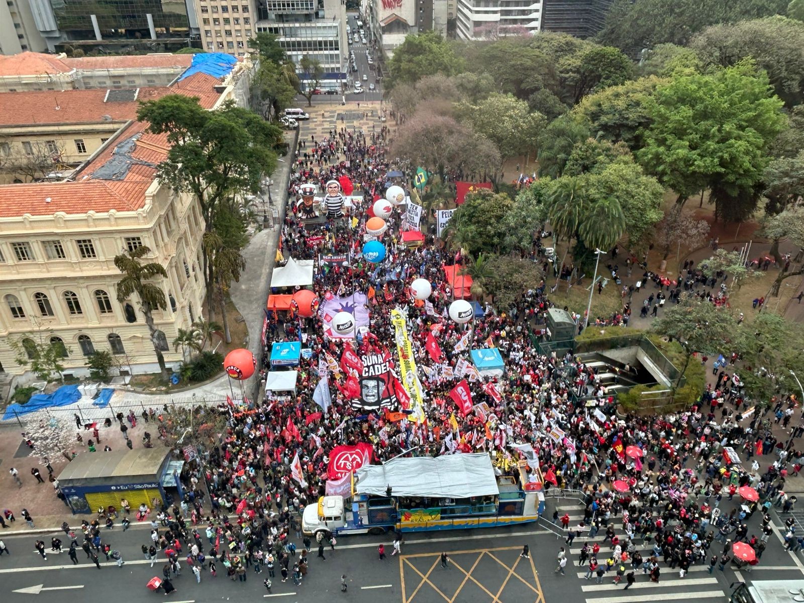 Centrais sindicais realizam ato na Praça da República, em SP, em defesa da soberania nacional e contra a anistia para bolsonaristas  