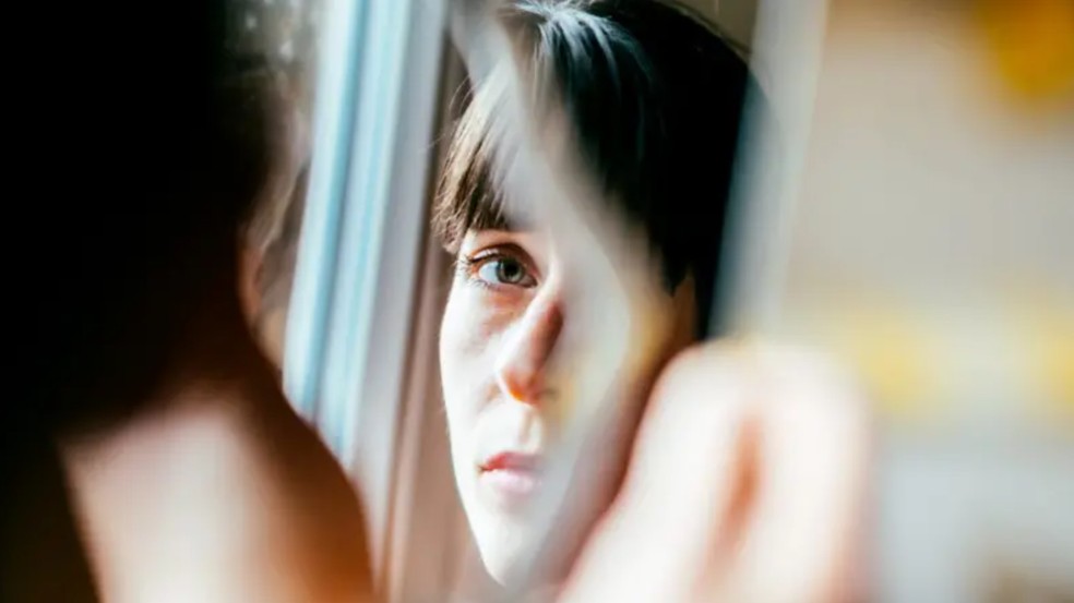 Pesquisas indicam que o sexismo sutil que invade o dia a dia pode ter efeitos psicológicos duradouros, chegando a reduzir partes do cérebro das mulheres — Foto: Getty Images/Via BBC