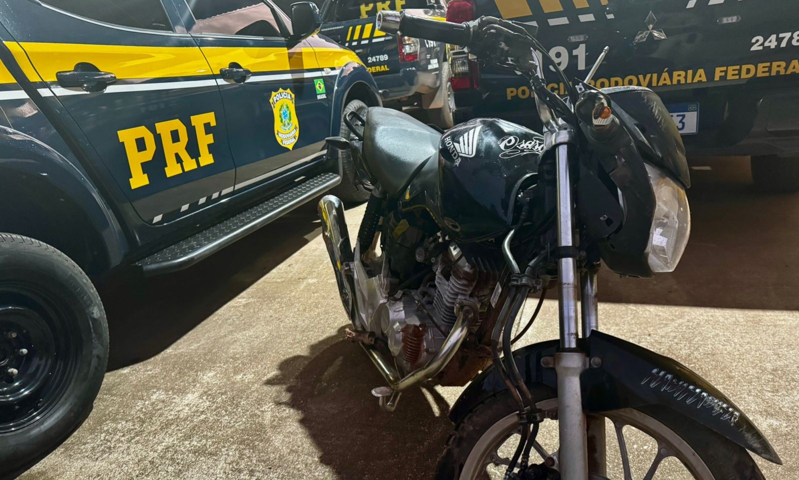 PRF flagra motorista sob efeito de substância ilícita e motociclista em fuga perigosa na BR-163, em Santarém
