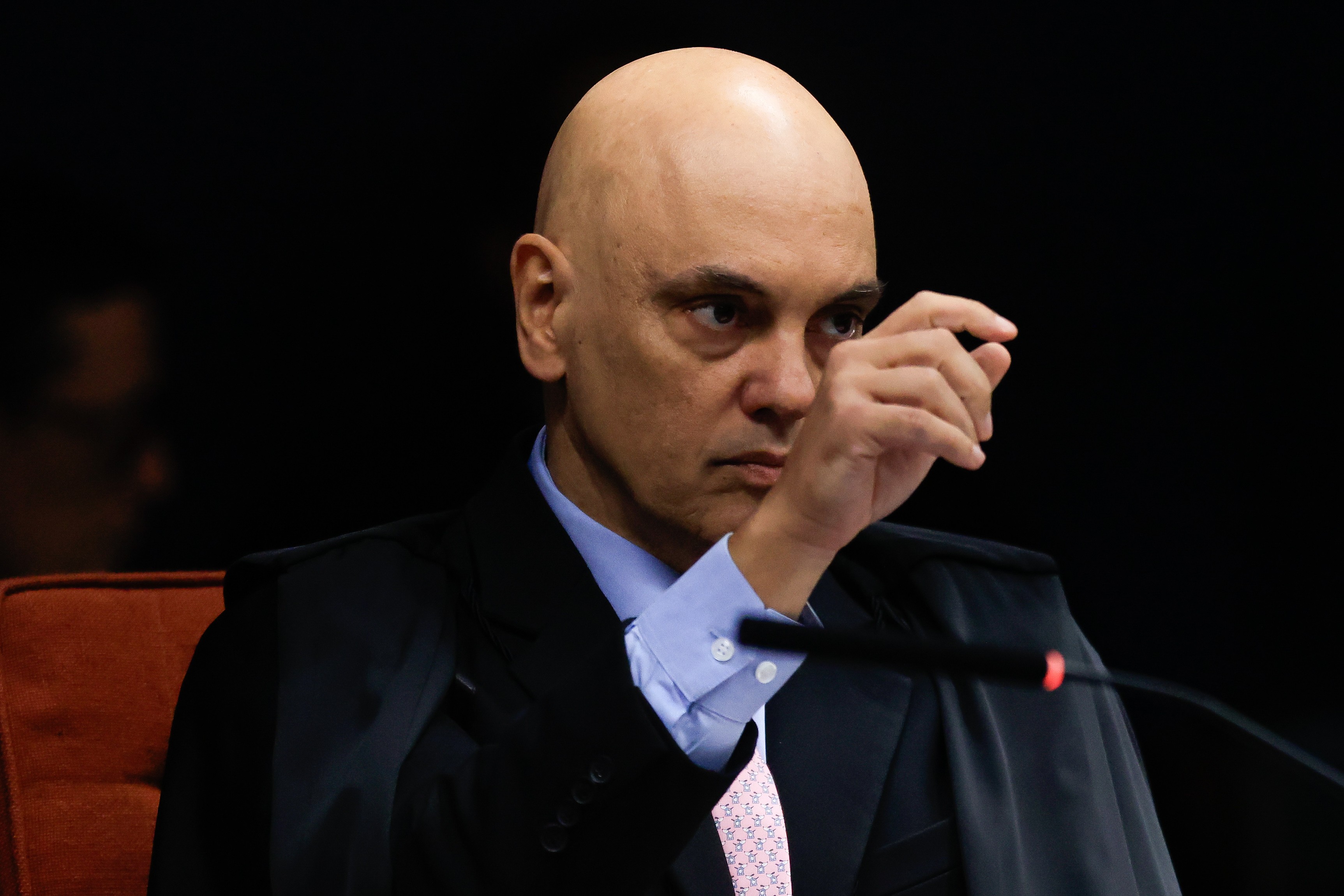 Moraes destaca Bolsonaro como líder da trama golpista; para juristas, 'pena vai vir pesada'