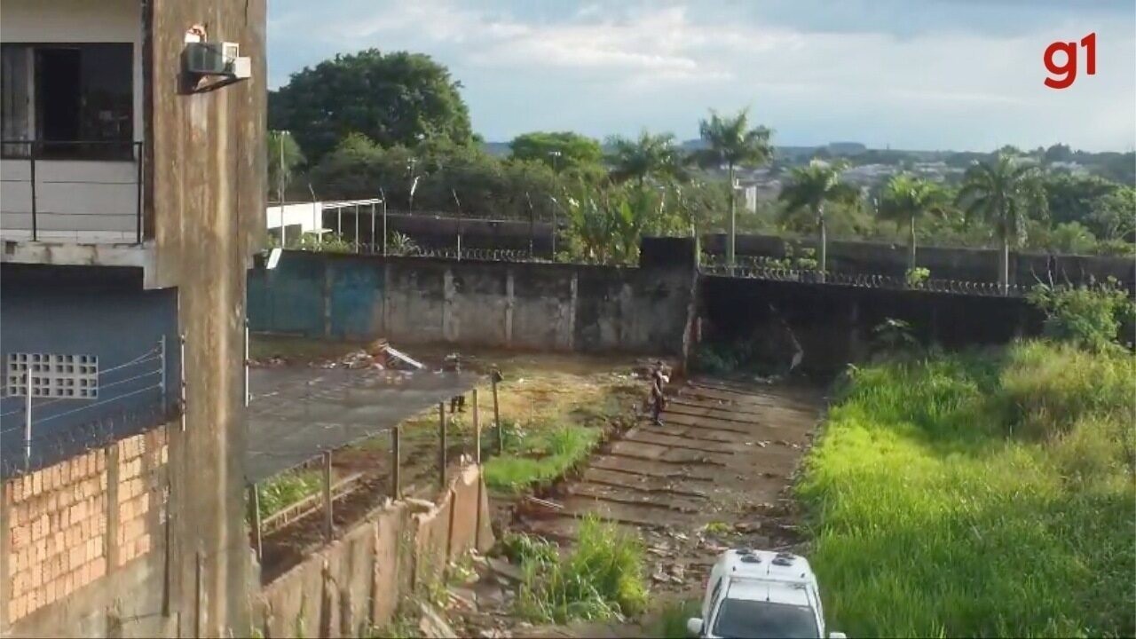 Muro de presídio desaba e deixa cidade na fronteira de MS em alerta; veja vídeo 