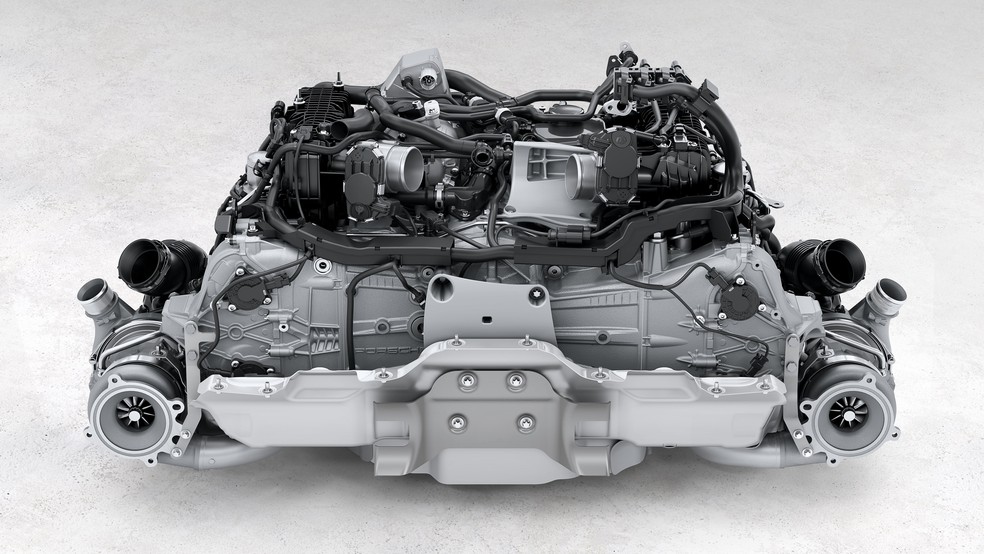 Motor seis cilindros boxer 3.6 biturbo do Porsche 911 Turbo S. — Foto: Divulgação / Porsche