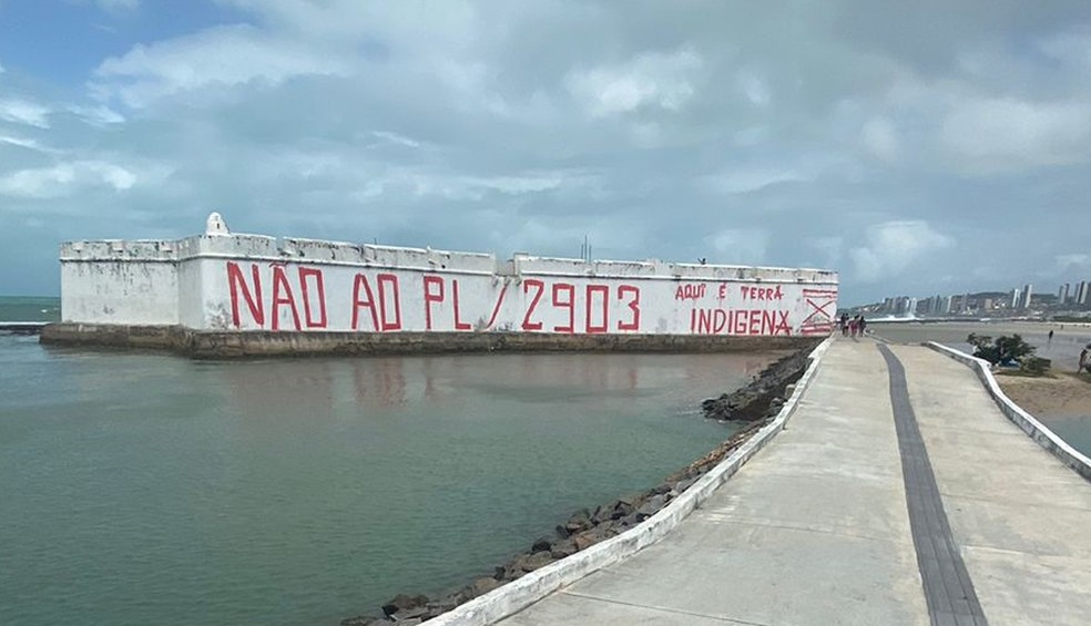 Forte dos Reis Magos amanheceu pichado, em Natal — Foto: Pedro Trindade/Inter TV Cabugi