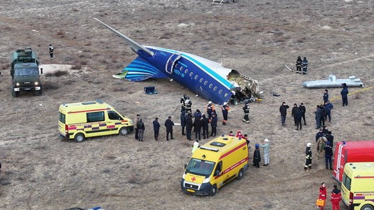 Avião com mais de 60 pessoas a bordo cai no Cazaquistão; há 32 sobreviventes - Foto: (Azamat Sarsenbayev/Reuters)