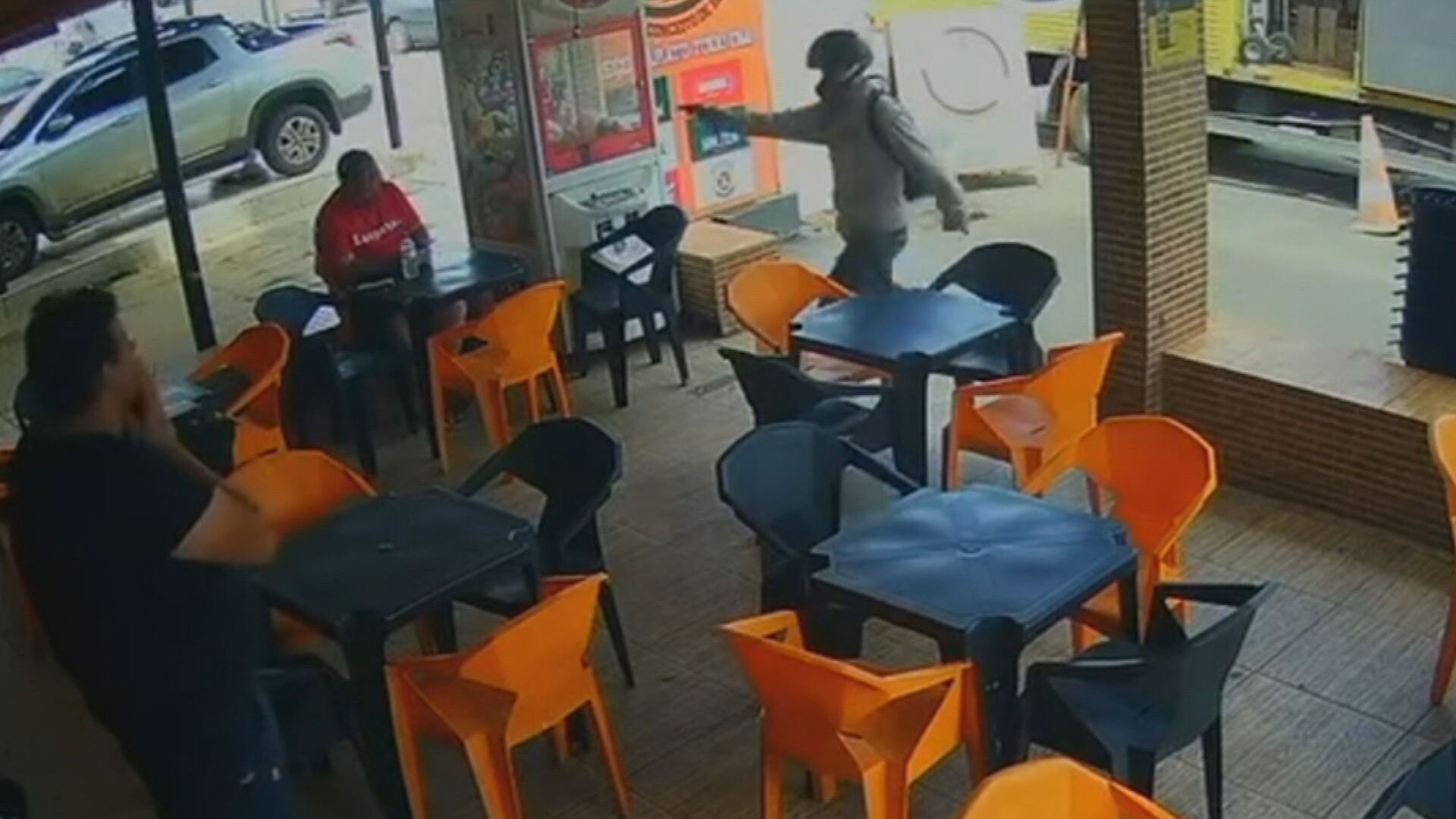 VÍDEO: dono de bar é morto a tiros no DF; polícia busca suspeito