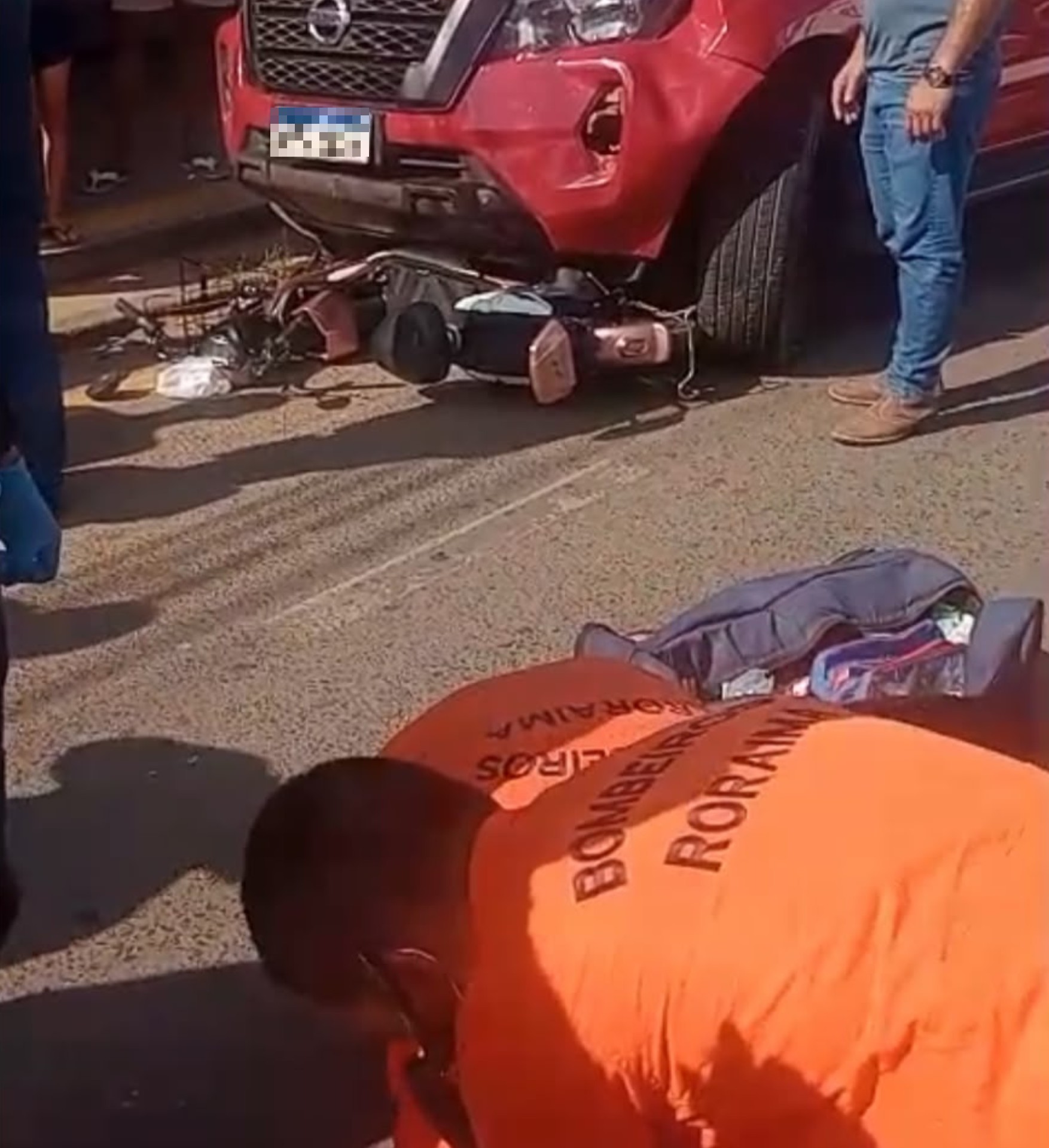 Irmãs ficam feridas em acidente entre bicicleta elétrica e caminhonete em Boa Vista 