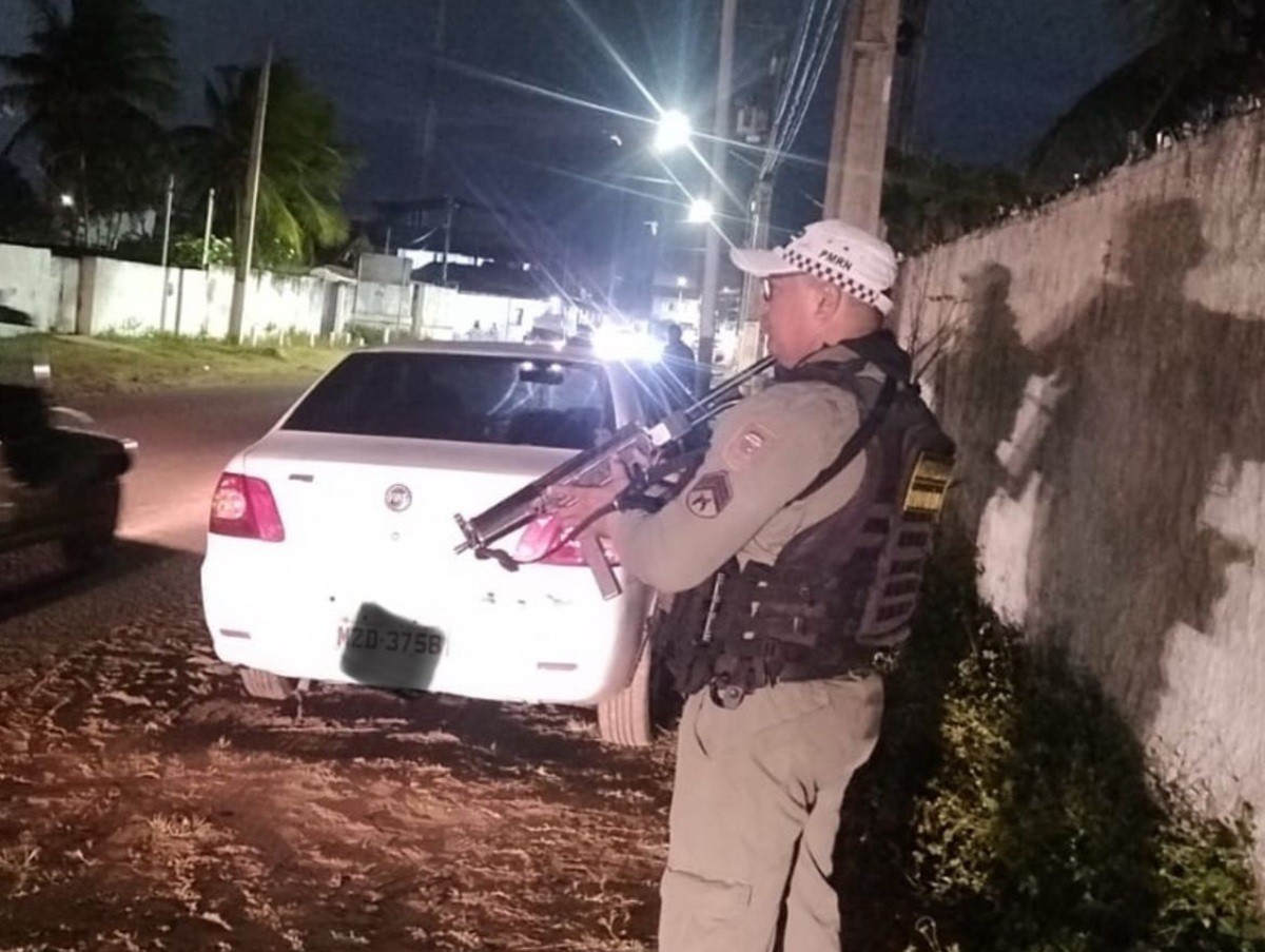 Mãe é presa após filho de 17 anos ser flagrado dirigindo carro no RN