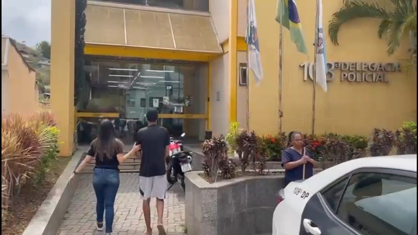 Jovem é preso por manter relacionamento com menina de 12 anos em Três Rios