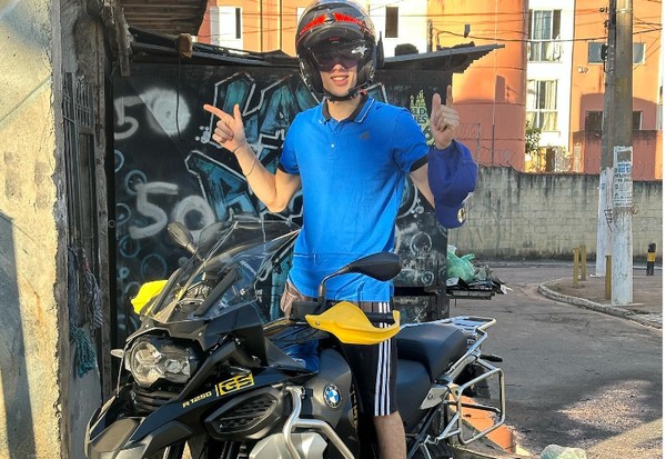 Influencer de Rio Preto faz sucesso nas redes sociais com motos de