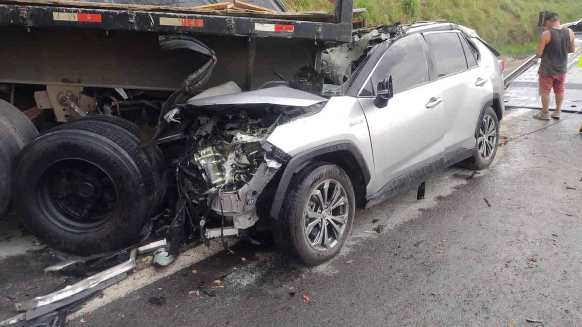 Passageira Morre Após Carro Bater Em Caminhão Que Se Envolveu Em Acidente Com Van De Pacientes 6723