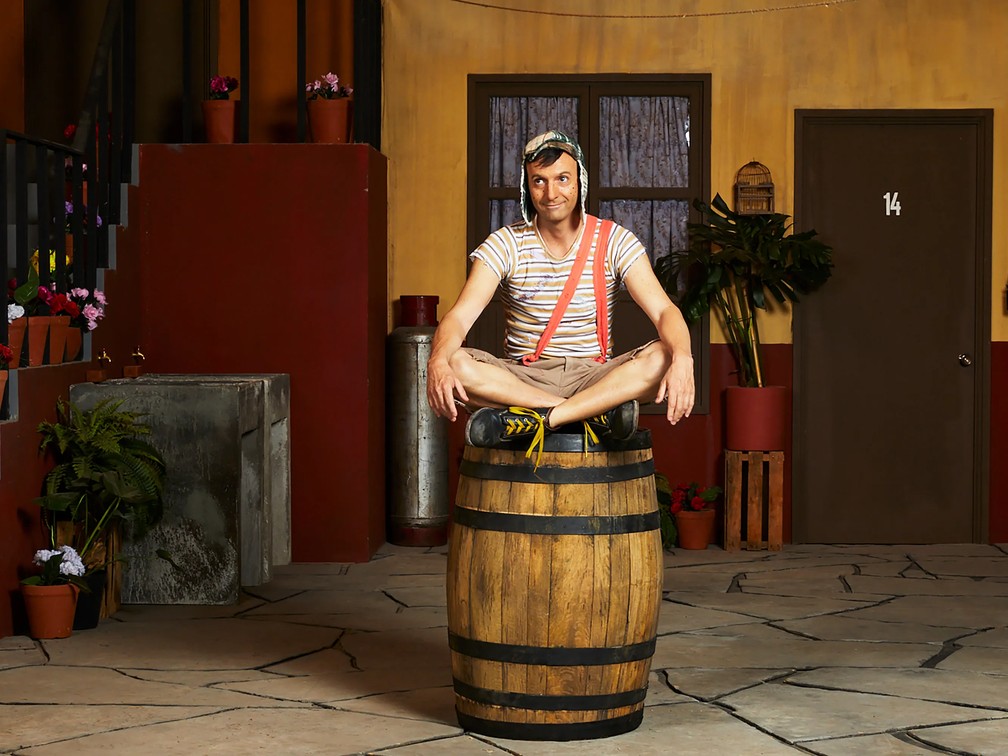 Pablo Cruz (Chaves) na série 'Chespirito: Sem querer querendo' — Foto: Divulgação/Max