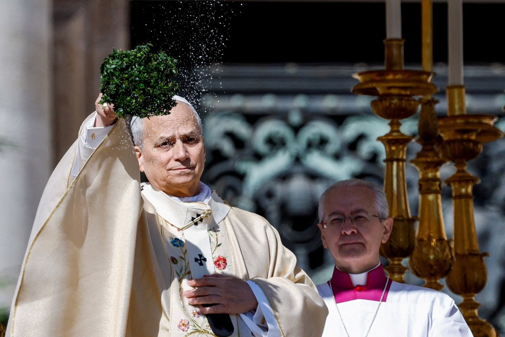 Missa de Páscoa na Praça de São Pedro, no Vaticano, em 5 de abril de 2026. — Foto: REUTERS/Remo Casilli