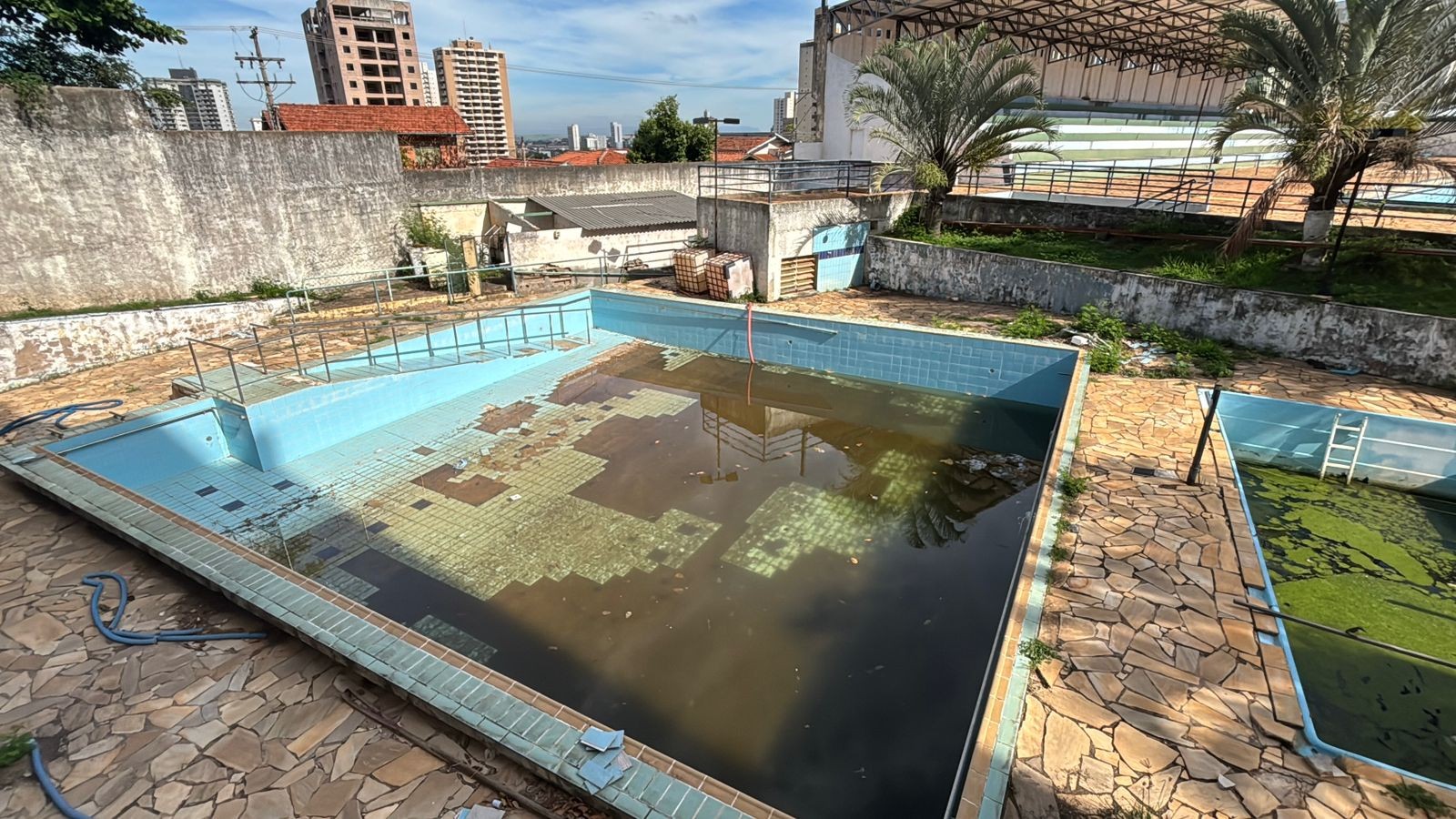 Complexo Aquático de Piracicaba segue fechado há um 1 ano e prefeitura abre processo contra empresa responsável por reformas
