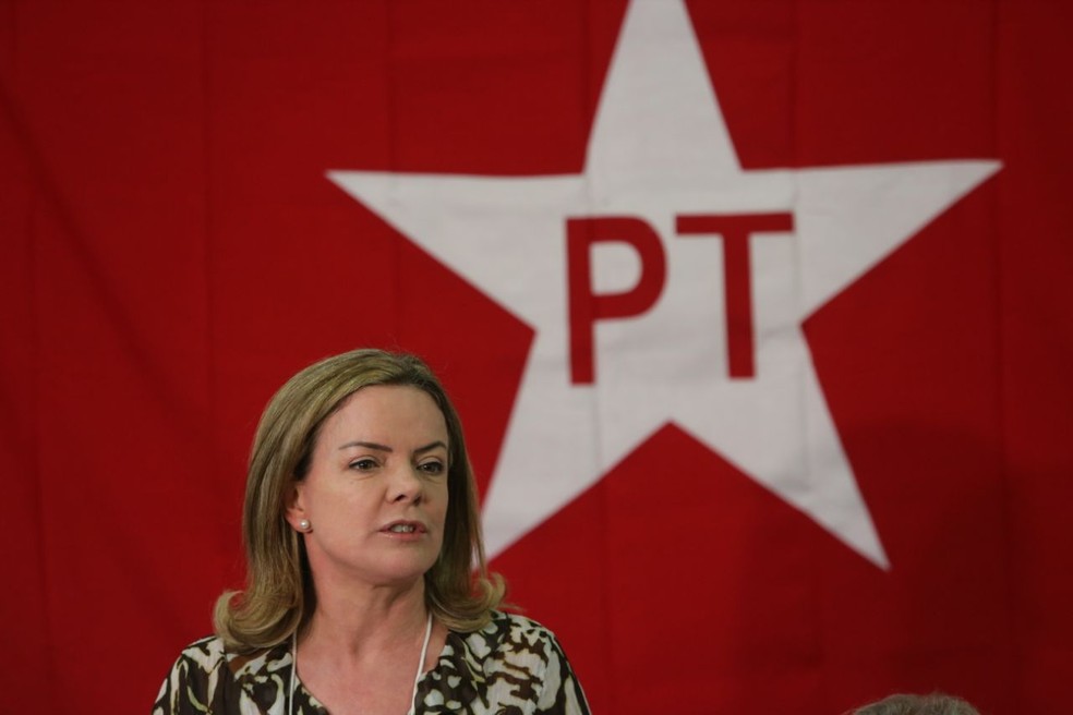 Gleisi anuncia mudança simbólica da sede do PT para Curitiba — Foto: Albari Rosa