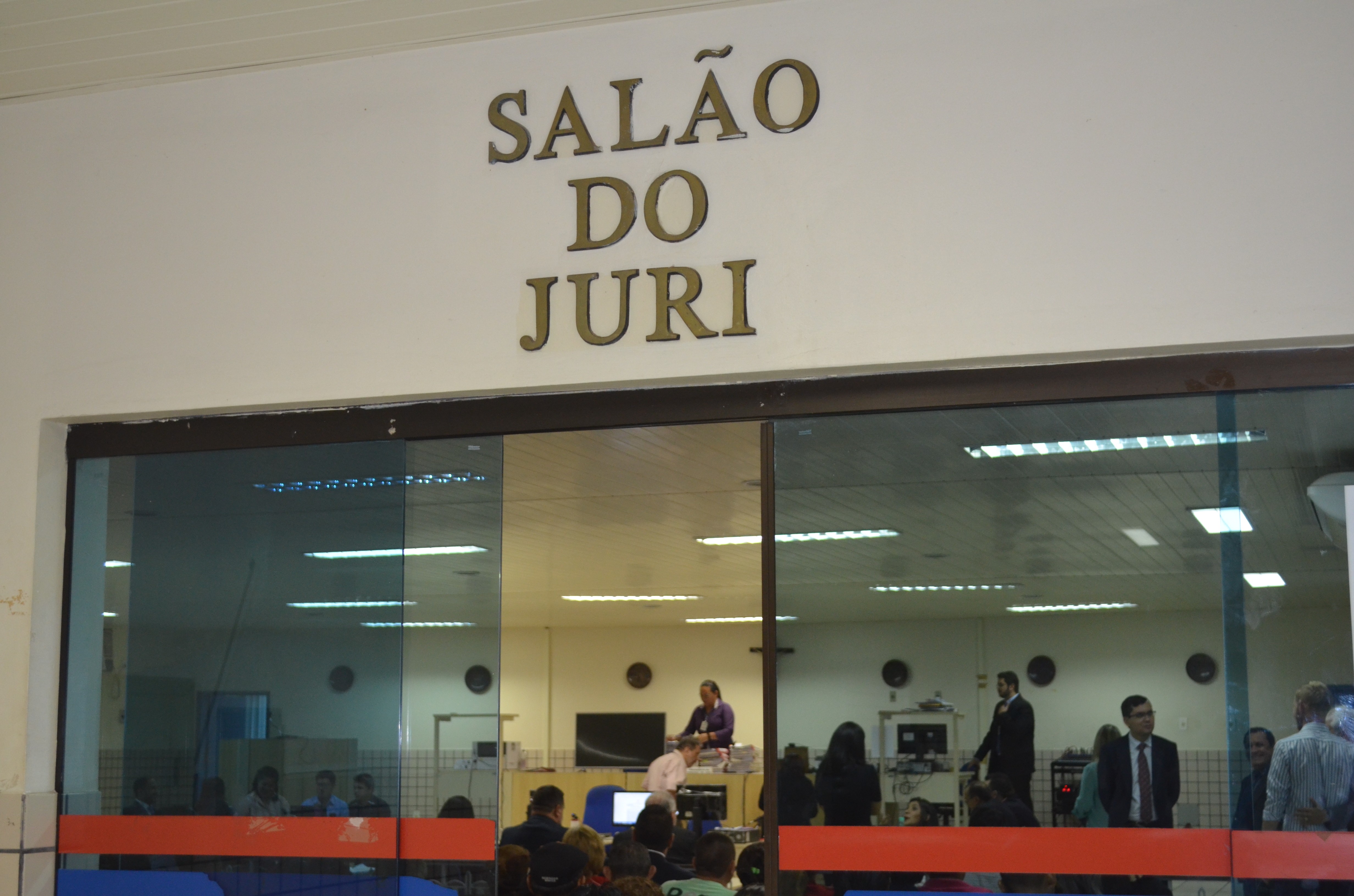 Tribunal do Júri condena mulher a 21 anos de prisão por homicídio em Santarém
