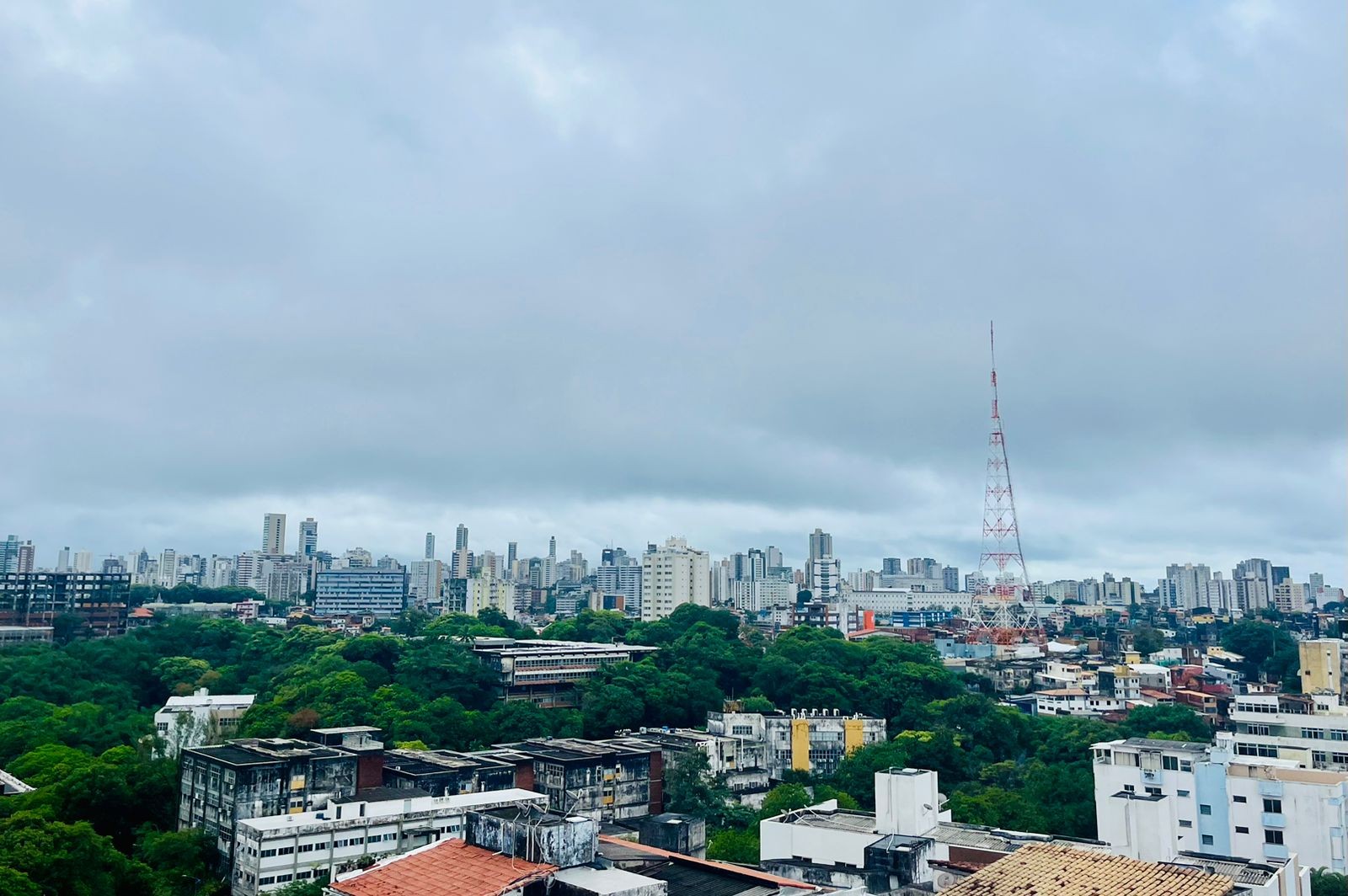 Salvador tem previsão de pancadas de chuva no fim de semana; veja como fica o tempo em outras cidades da Bahia