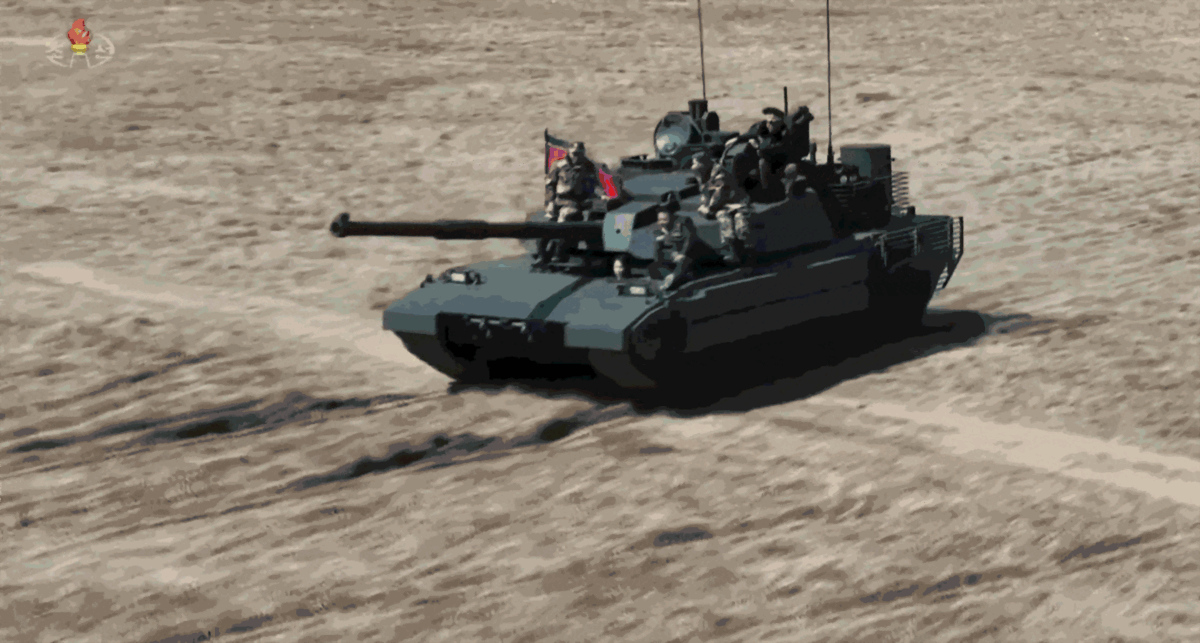 Kim Jong-un faz 'passeio' em tanque de guerra ao lado da filha de 13 anos; VÍDEO