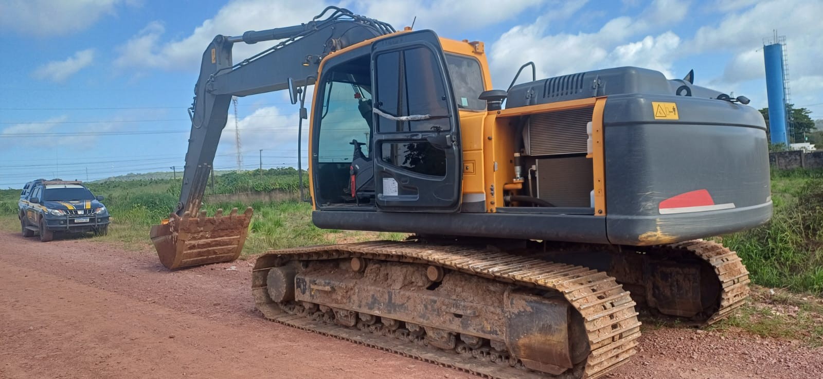 PRF recupera escavadeira furtada no Mato Grosso durante operação na BR-163, em Santarém