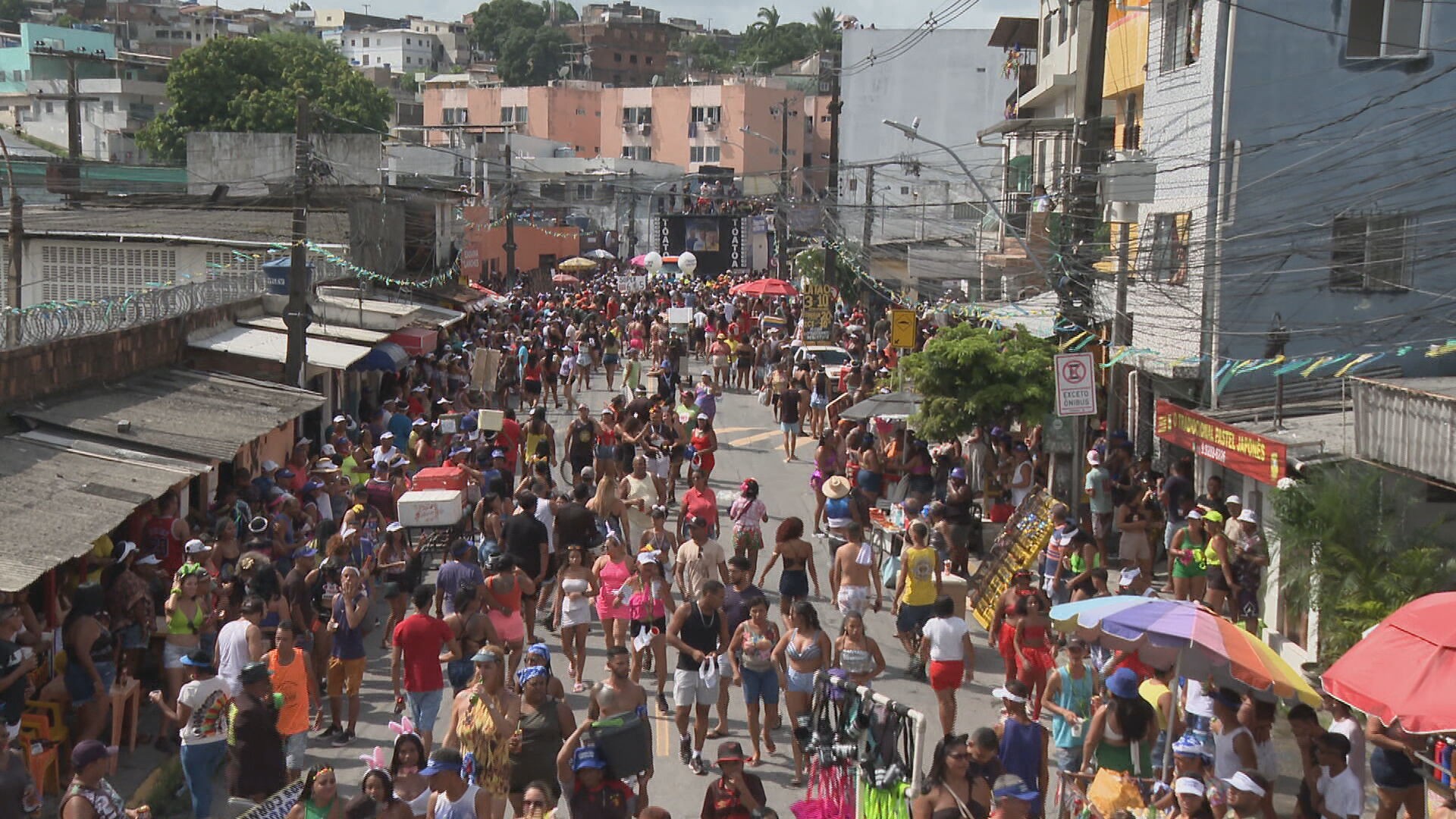 Foliões resistentes tomam ruas do Recife e de Olinda e se despedem do carnaval com Camburão da Alegria e Bloco da Ressaca