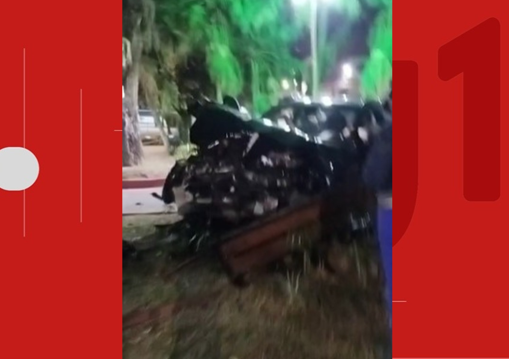 Motorista de Porsche perde controle da direção e destrói estrutura de praça na Bahia