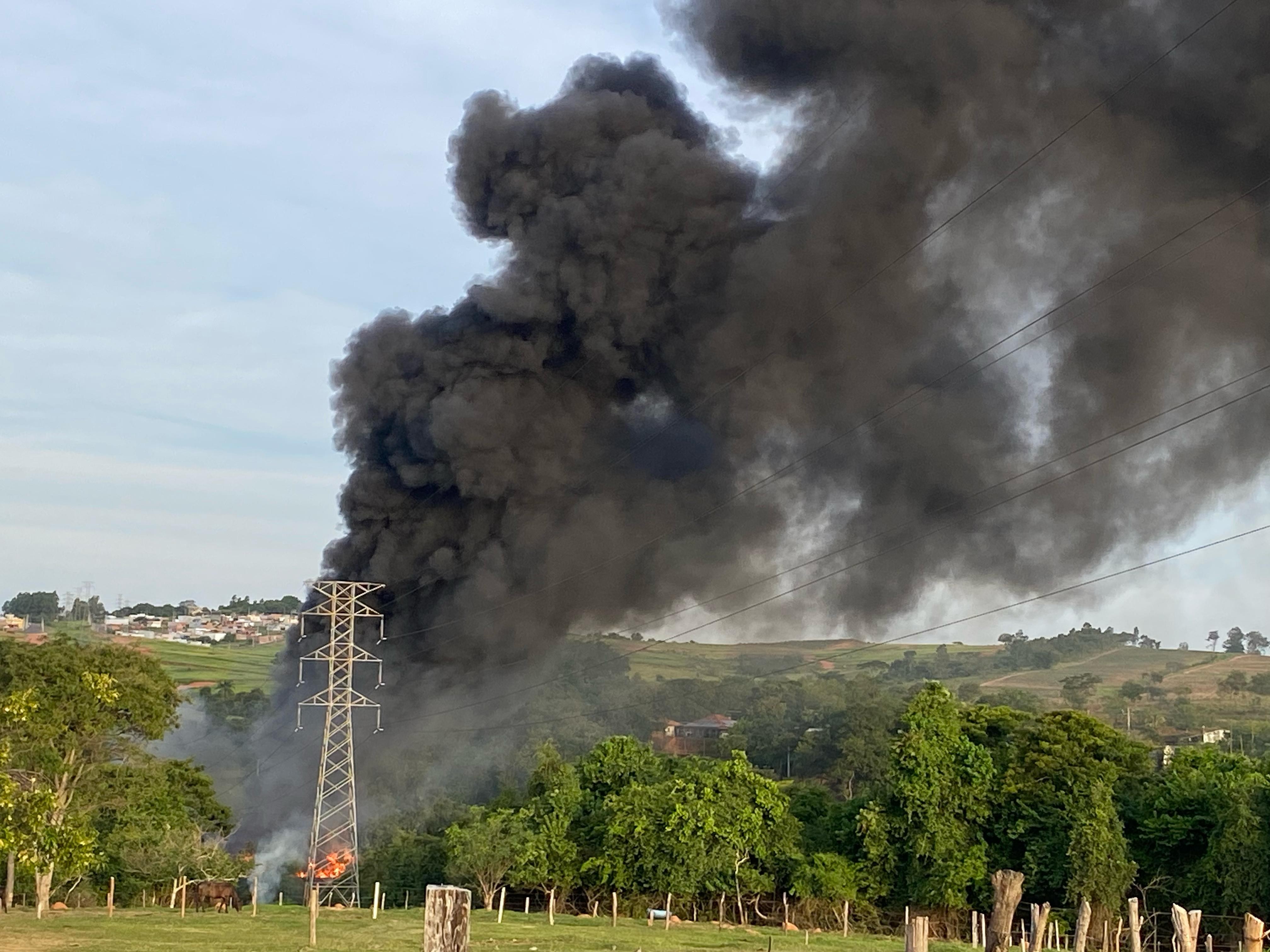 Incêndio atinge área de vegetação na zona leste de Presidente Prudente