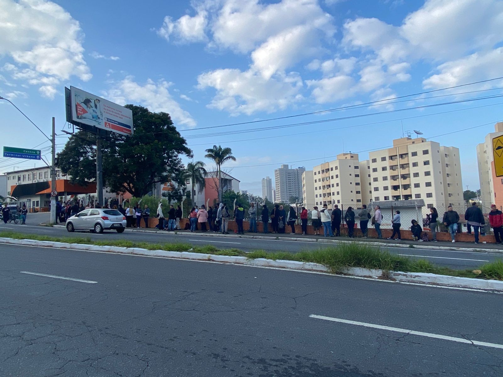 Rede de supermercados faz mutirão para preencher 500 vagas de emprego em Taubaté; saiba como se candidatar