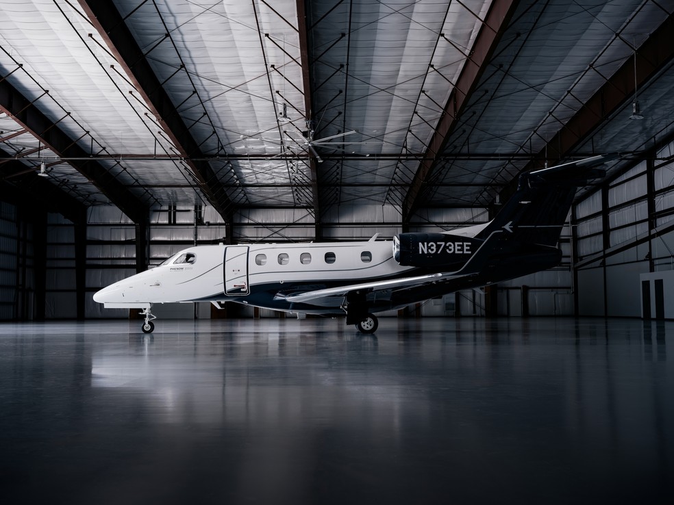 Imagem de conceito do Phenom 300EV, jato leve da Embraer — Foto: Divulgação/Embraer
