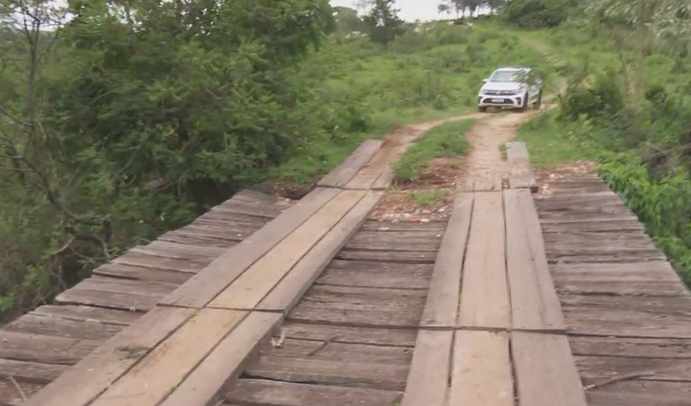 Produtores rurais reclamam de ponte com riscos de queda no interior de SP