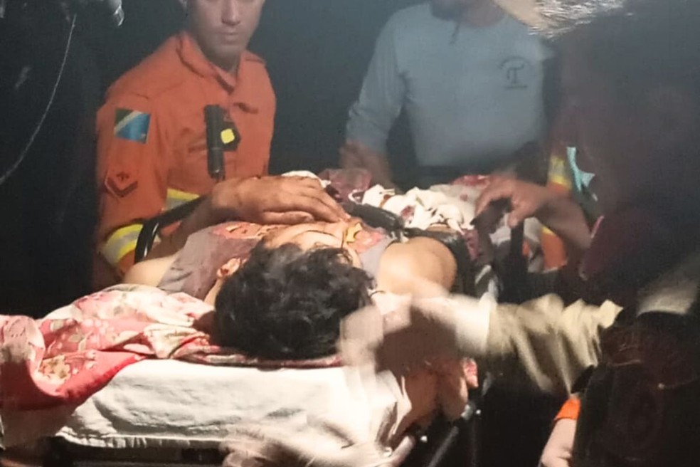 Vtima foi encaminhada para Campo Grande, em razo da gravidade das leses. — Foto: Corpo de Bombeiros