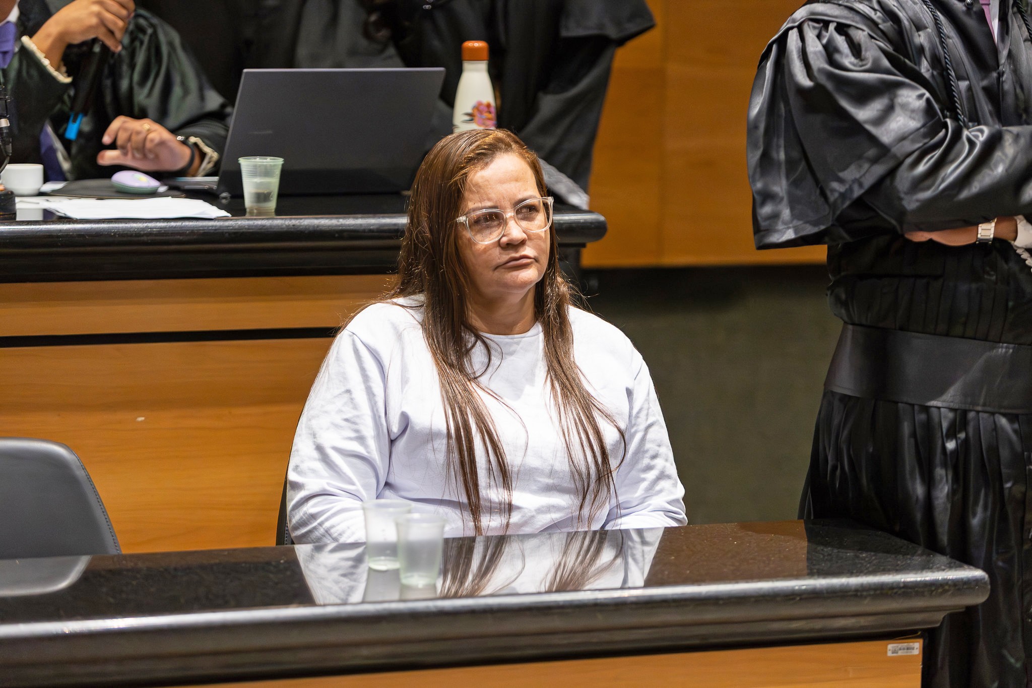 Tribunal do Júri condena Cintia Mariano a 49 anos de prisão por envenenar enteados; mais velha morreu