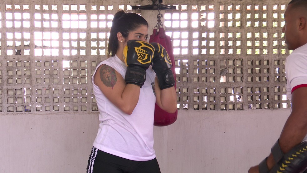 Tenente Ana usa a atividade física como válvula de escape para o trabalho do dia a dia — Foto: Reprodução/TV Cabo Branco