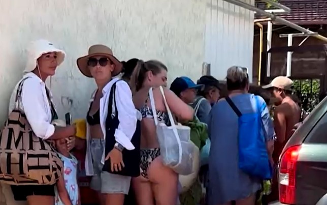 Ataque de drones em praia na Ucrânia assusta banhistas e causa fuga em massa; VÍDEO